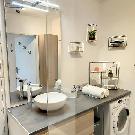 Appartement Grand Terrasse Parking Spacieux Wifi 4pers *